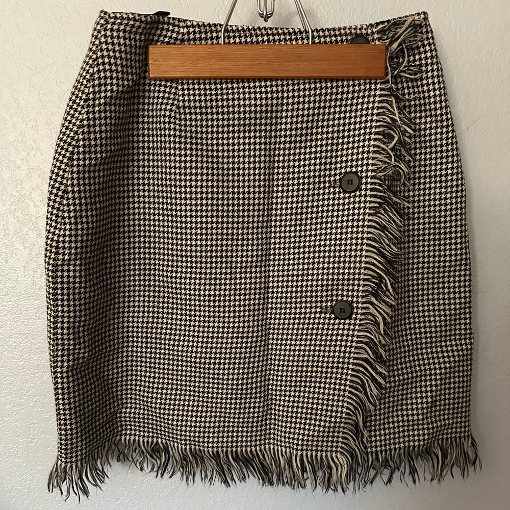VTG Pine Place Black and White Houndstooth Wool True Wrap Lined Skirt Fringe